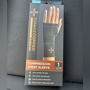 NWT in box Compact Wrist Sleeve Tommie Copper Sport